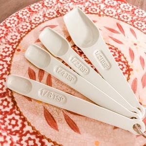 Vintage Almond Melamine Measuring Spoons